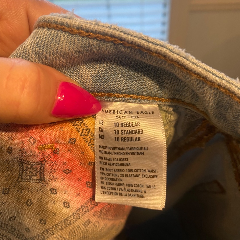 American Eagle Mom Jeans - Picture 2 of 4